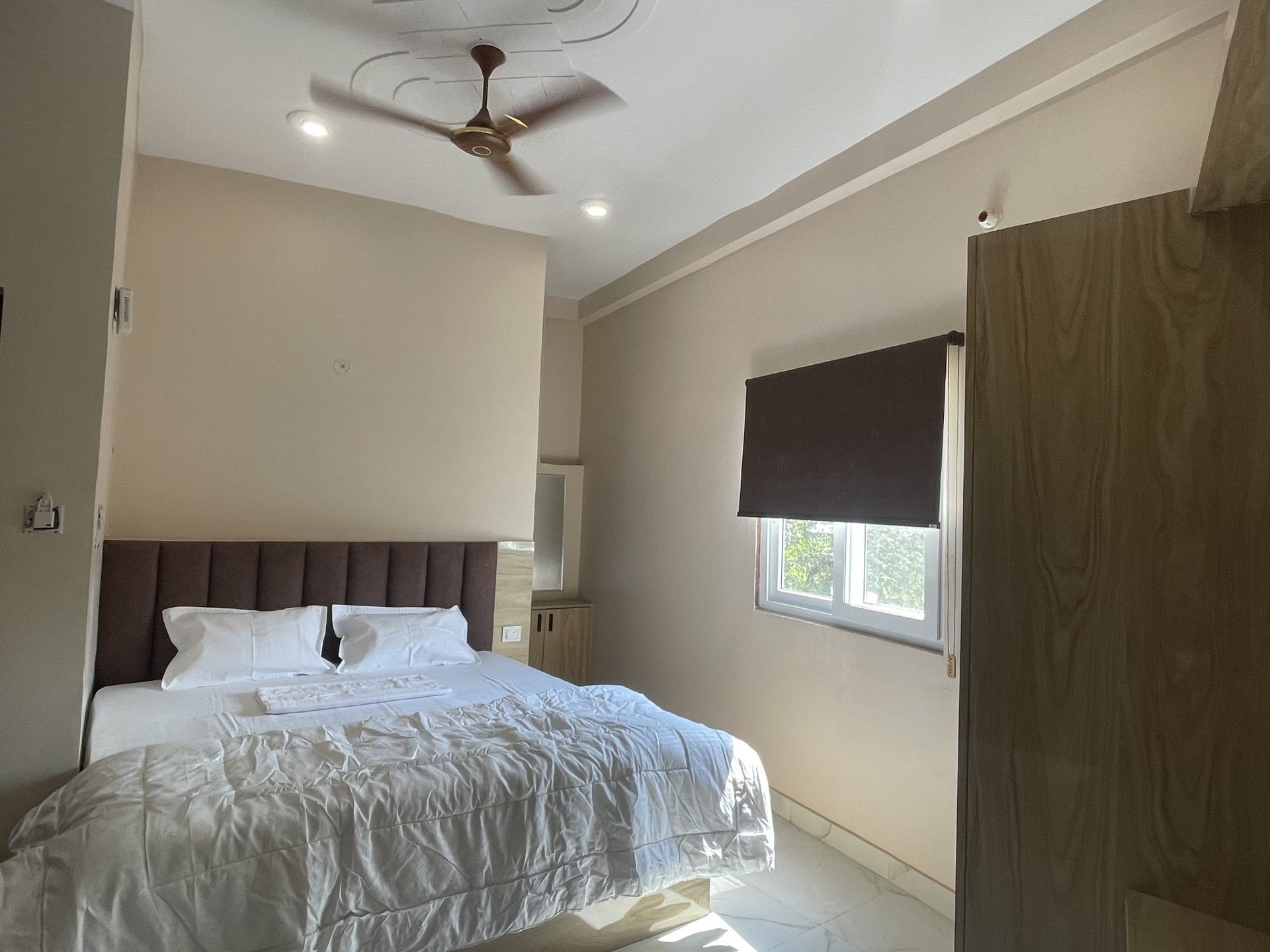 Bright room with double bed and window blind